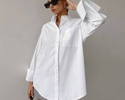 Camisa clásica blanca con cuello de solapa
